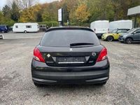 Gebraucht Peugeot 207 Tendance 73 PS (53 kW) 2012 Farbe schwarz obsidien/metalliclackierung mit schutzlack Kleinwagen