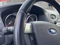 Gebraucht Ford Focus Ghia 101 PS (74 kW) 2009 Grau Limousine