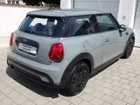 Gebraucht Mini ONE Essential 102 PS (75 kW) 2022 Moonwalkgraumetallic Kleinwagen
