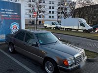 Gebraucht Mercedes E220 150 PS (110 kW) 1993 Grau Limousine