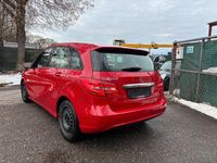 Gebraucht Mercedes B180 109 PS (80 kW) 2012 Rot Van / Kleinbus