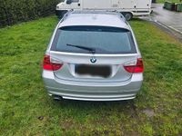 Gebraucht BMW 320 130 PS (95 kW) 2007 Grau Kombi