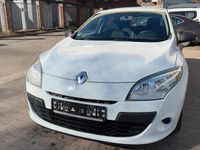 Gebraucht Renault Mégane GrandTour 106 PS (77 kW) 2012 Weiß Kombi