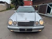 Usata Mercedes E240 Elegance 170 CV (125 kW) 1998 Argento Berlina