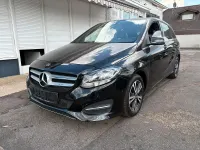 Gebraucht Mercedes B180 122 PS (89 kW) 2018 Schwarz Kleinwagen