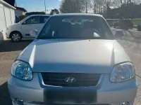 Second-hand Hyundai Accent 86 CP (63 kW) 2004 Argintiu Berlinǎ