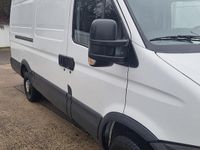 Second-hand Iveco Daily 116 CP (85 kW) 2011 Alb Monovolum