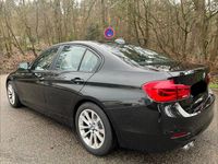 Gebraucht BMW 320 163 PS (119 kW) 2018 Schwarz Limousine
