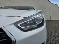 Gebraucht Hyundai i40 Trend 141 PS (103 kW) 2016 Creamy white / sol Kombi