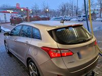 Gebraucht Hyundai i30 Select 101 PS (74 kW) 2017 Gold Kombi