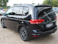 Gebraucht VW Touran Comfortline 150 PS (110 kW) 2023 Schwarz metallic Van / Kleinbus