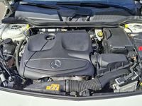 Gebraucht Mercedes A180 AMG line 122 PS (89 kW) 2018 Weiß Limousine