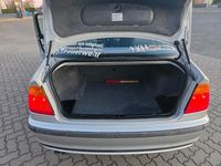 Gebraucht BMW 320 150 PS (110 kW) 2000 Silber Limousine