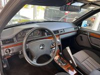 Gebraucht Mercedes E230 132 PS (97 kW) 1991 Grau Limousine