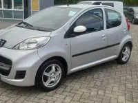 Gebraucht Peugeot 107 68 PS (50 kW) 2012 Silber Kleinwagen