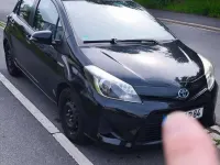 Gebraucht Toyota Yaris Hybrid 75 PS (55 kW) 2012 Schwarz Limousine