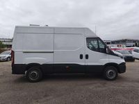 Second-hand Iveco Daily 126 CP (92 kW) 2016 Alb Monovolum