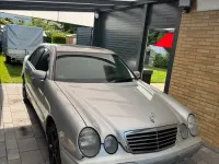 Gebraucht Mercedes E220 143 PS (105 kW) 2001 Grau Limousine
