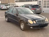 Gebraucht Mercedes E240 176 PS (129 kW) 2002 Blau Limousine