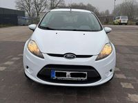 Gebraucht Ford Fiesta Trend 95 PS (69 kW) 2011 Weiß Kleinwagen