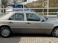 Gebraucht Mercedes E250 90 PS (66 kW) 1991 Grau Limousine