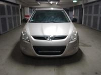 Gebraucht Hyundai i20 77 PS (56 kW) 2011 Gold Kleinwagen