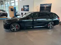 Neu BMW 550e Performance 489 PS (359 kW) 2026 Schwarz Kombi