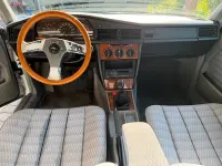 Gebraucht Mercedes 190 136 PS (100 kW) 1992 Weiß Limousine