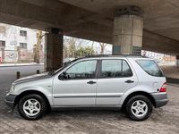 Gebraucht Mercedes ML320 218 PS (160 kW) 2001 Silber SUV