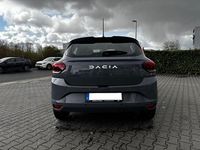 Gebraucht Dacia Sandero Expression 91 PS (66 kW) 2024 Grau Limousine
