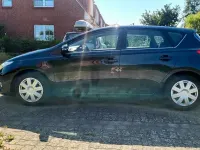 Gebraucht Toyota Auris Edition 132 PS (97 kW) 2014 Blau Limousine