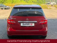 Gebraucht Mercedes B180 122 PS (89 kW) 2013 Rot Kleinwagen