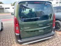 Neu Citroën Berlingo 131 PS (96 kW) 2026 Grün Van / Kleinbus