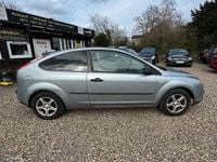 Gebraucht Ford Focus Ghia 101 PS (74 kW) 2005 Silber Limousine