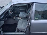 Gebraucht Mercedes E250 90 PS (66 kW) 1990 Grau Kleinwagen