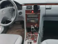 Gebraucht Mercedes E220 Classic 143 PS (105 kW) 2001 Silber Limousine