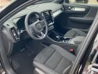 Neu Volvo XC40 Plus 163 PS (119 kW) 2025 Schwarz SUV