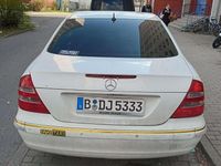 Gebraucht Mercedes E220 Classic 150 PS (110 kW) 2005 Weiß Limousine
