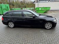 Gebraucht BMW 320 184 PS (135 kW) 2010 Schwarz Kombi