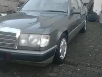 Gebraucht Mercedes 200 118 PS (86 kW) 1992 Gold Limousine