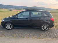 Gebraucht Mercedes B180 122 PS (89 kW) 2014 Schwarz Van / Kleinbus