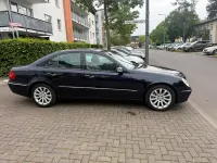 Gebraucht Mercedes E240 Elegance 177 PS (130 kW) 2003 Blau Limousine