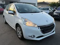 Gebraucht Peugeot 208 Active 82 PS (60 kW) 2012 Weiß Kleinwagen
