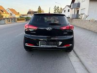 Gebraucht Hyundai i20 99 PS (72 kW) 2016 Schwarz Limousine