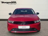 Używany Opel Astra Enjoy 110 KM (80 kW) 2023 Czerwony Sedan/Limuzyna
