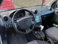Gebraucht Ford Fiesta 68 PS (50 kW) 2004 Silber Kleinwagen