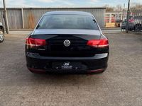 Gebraucht VW Passat Trendline 125 PS (91 kW) 2018 Schwarz Limousine