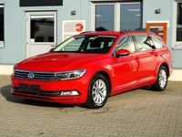 Gebraucht VW Passat Comfortline 120 PS (88 kW) 2018 Rot Kombi