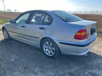 Second-hand BMW 318 143 CP (105 kW) 2003 Argintiu Berlinǎ