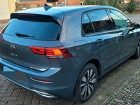 Gebraucht VW Golf VIII Move 131 PS (96 kW) 2024 Grau Limousine